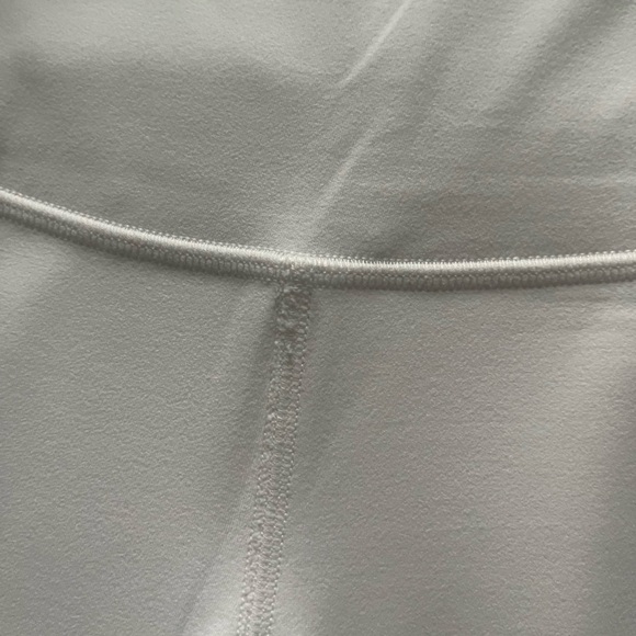 🤍White Lululemon align leggings 28” - Picture 4 of 4